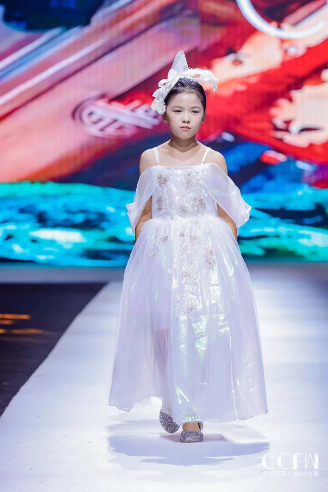 扣诺•雕刻时光儿童礼服 亮相2022中国国际儿童时尚周