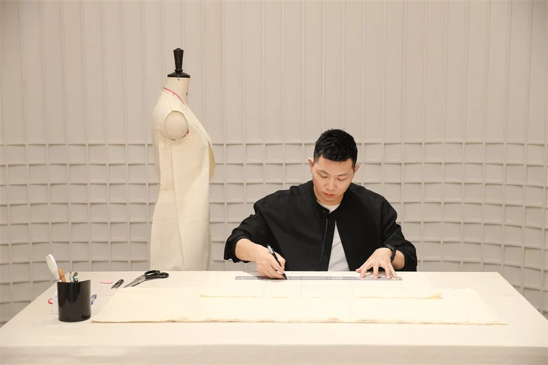 爱唯联合《T》中文版:以二十年叙事,回应「中国时尚从哪里诞生」