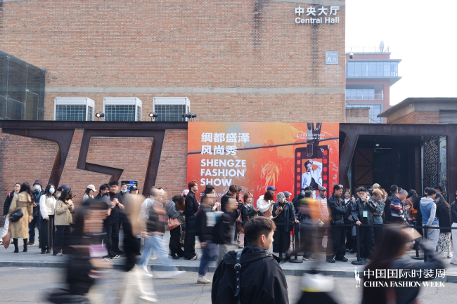 �������� �̶�ʱ�У���ʢ���������ҫ���ǣ�