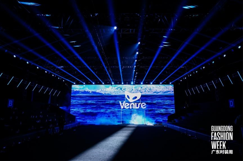 ���ղ���ͣ�·���˶�Ʒ��Venise�ﶬ��������㶫ʱװ�ܿ�Ļʽ